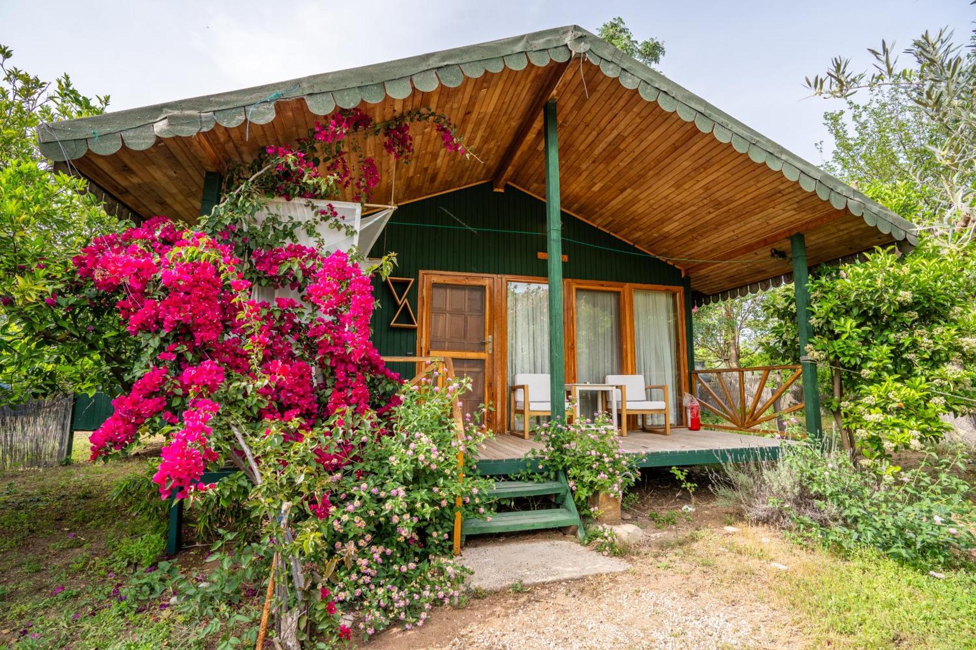 Etenna Beach Bungalows Чирали Экстерьер фото