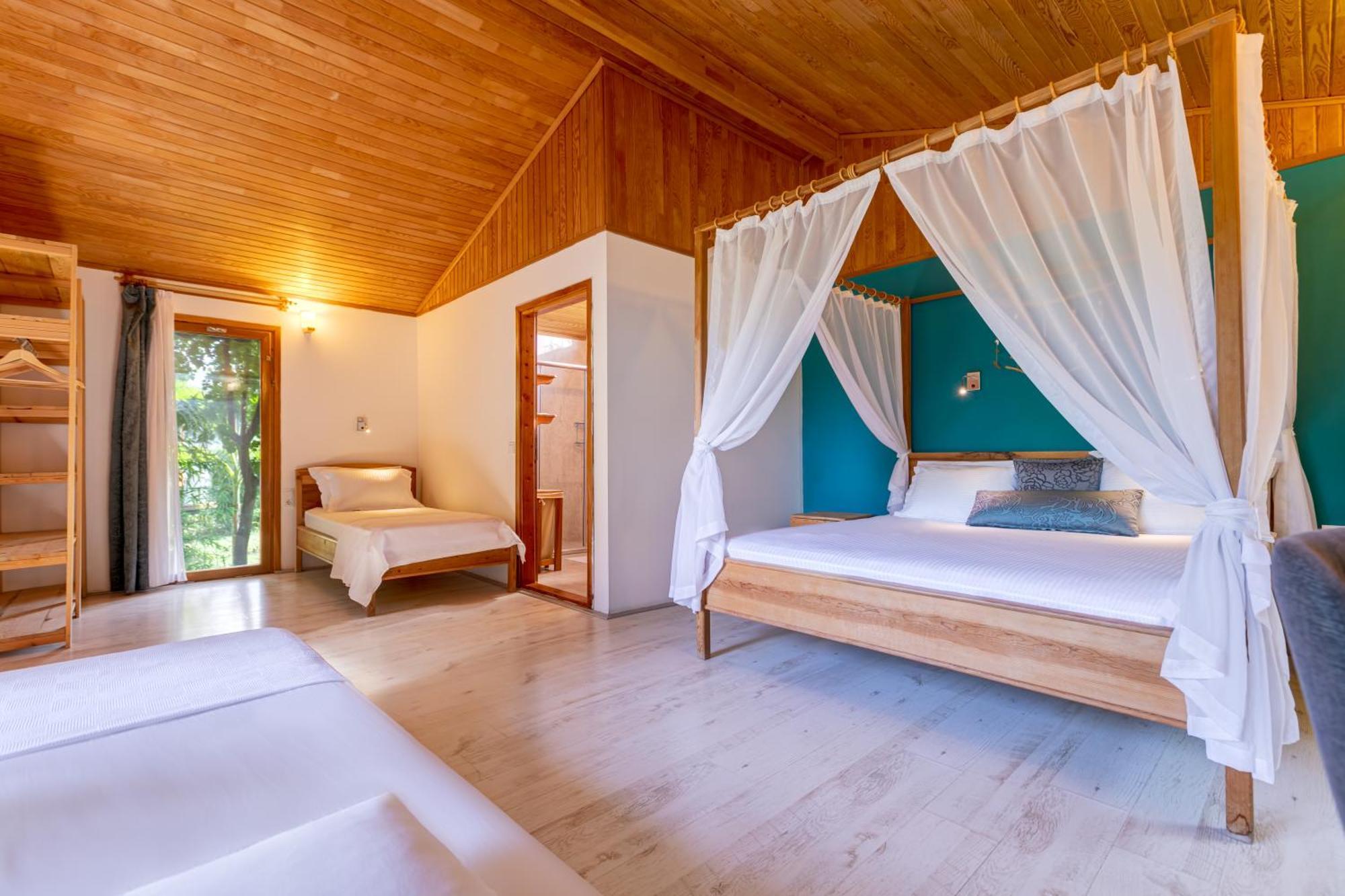 Etenna Beach Bungalows Чирали Экстерьер фото
