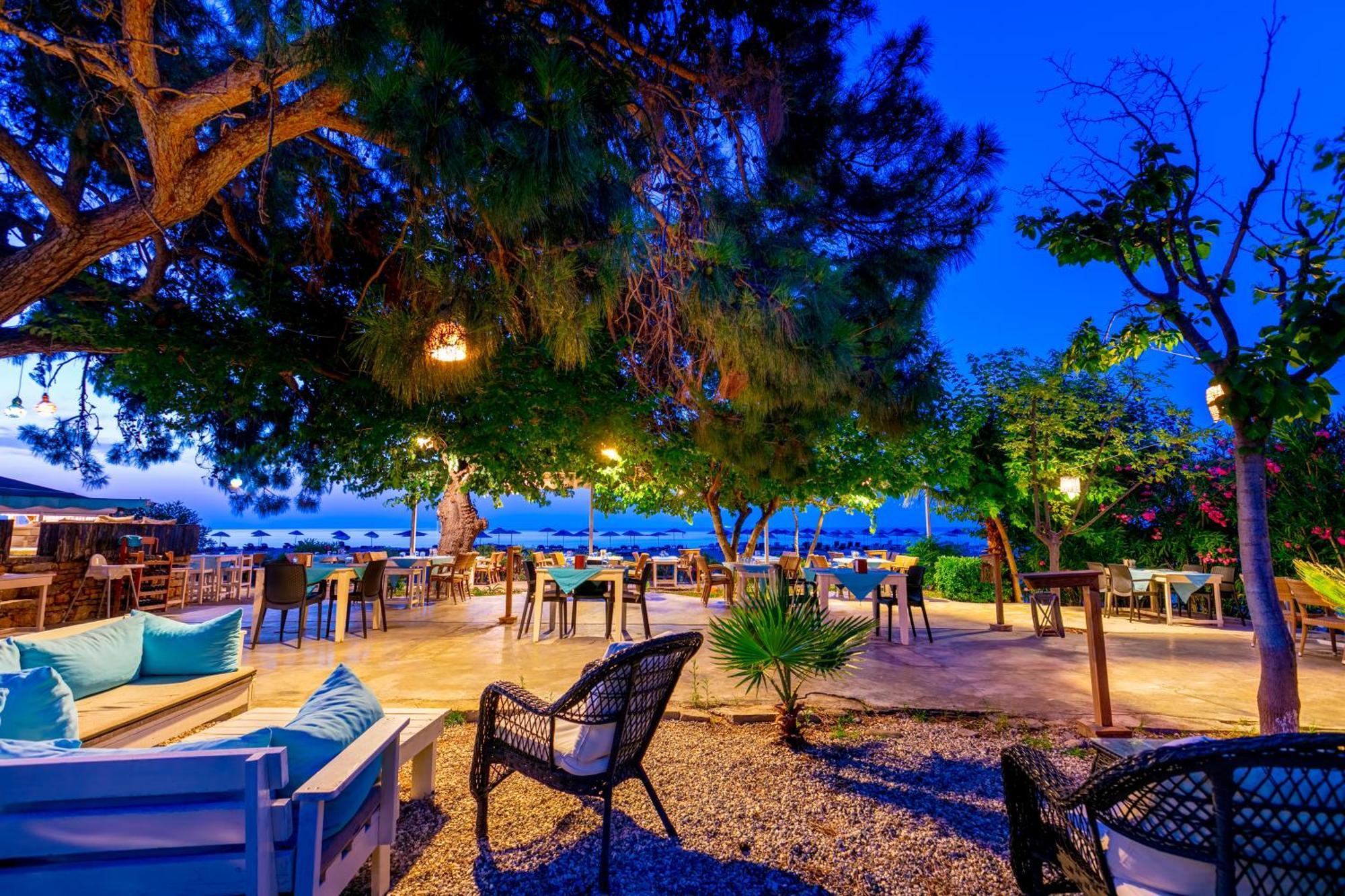 Etenna Beach Bungalows Чирали Экстерьер фото