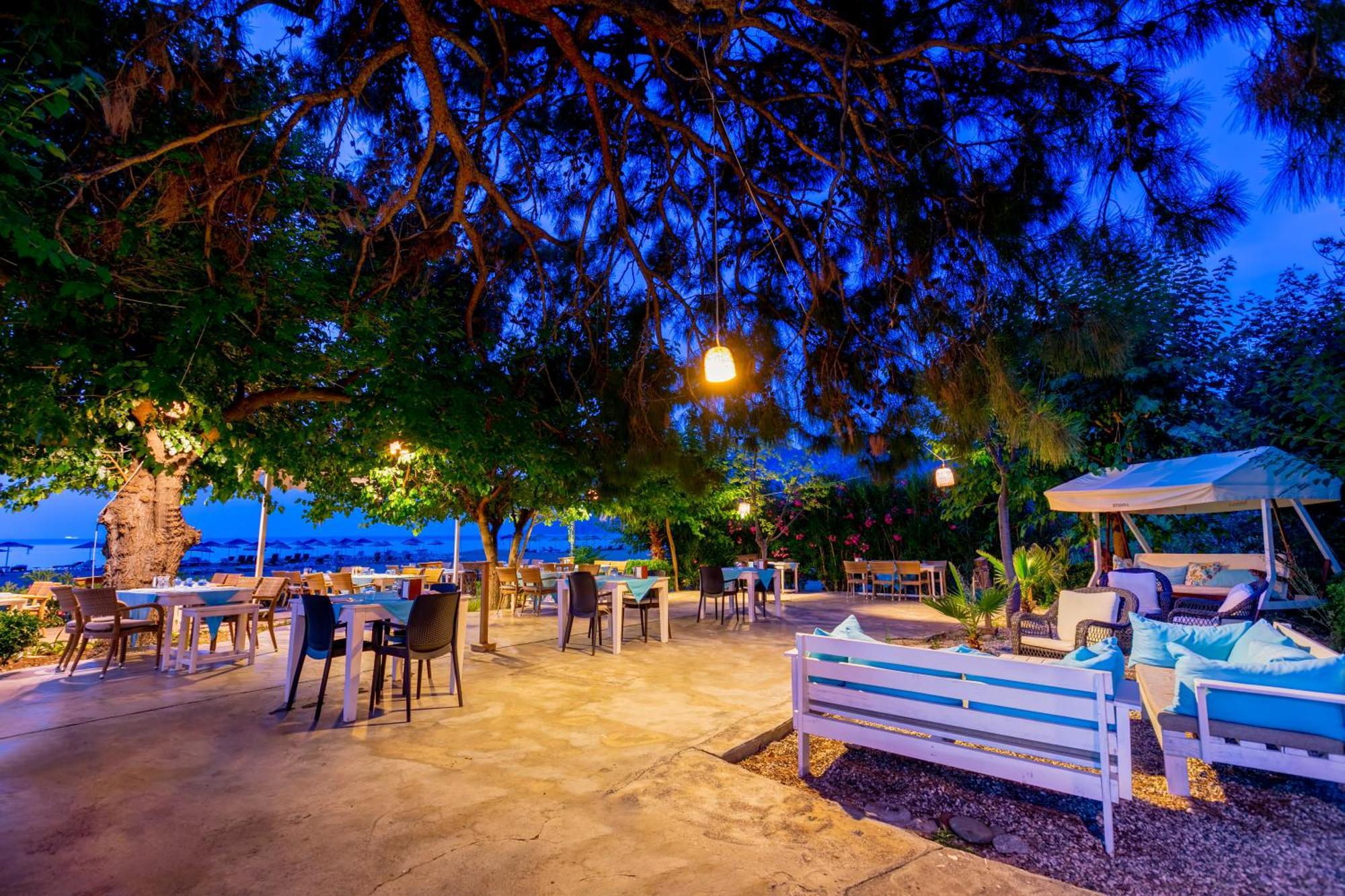 Etenna Beach Bungalows Чирали Экстерьер фото