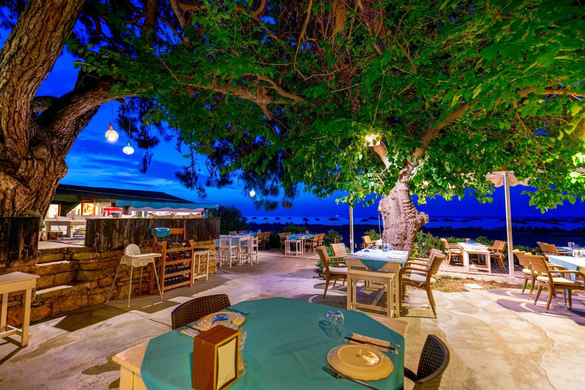 Etenna Beach Bungalows Чирали Экстерьер фото