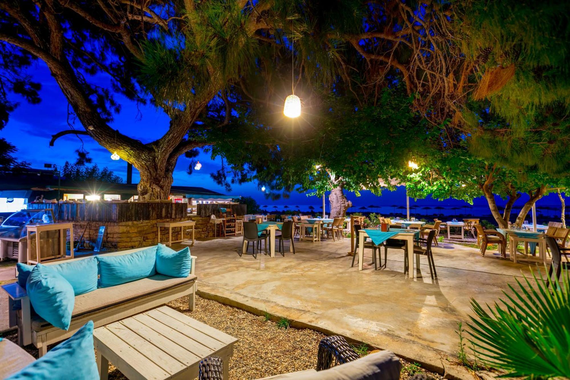 Etenna Beach Bungalows Чирали Экстерьер фото