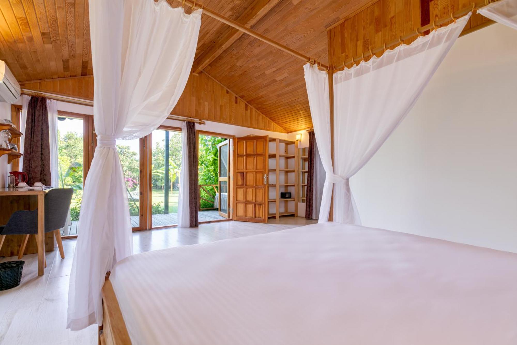 Etenna Beach Bungalows Чирали Экстерьер фото