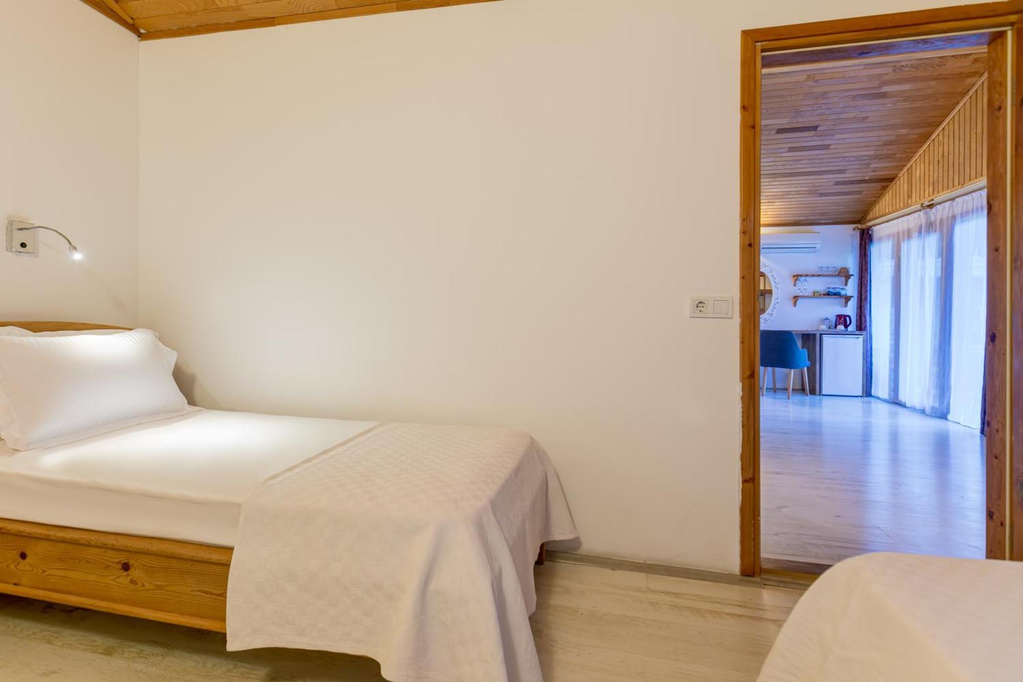 Etenna Beach Bungalows Чирали Экстерьер фото