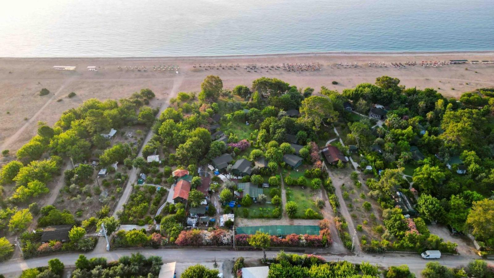 Etenna Beach Bungalows Чирали Экстерьер фото