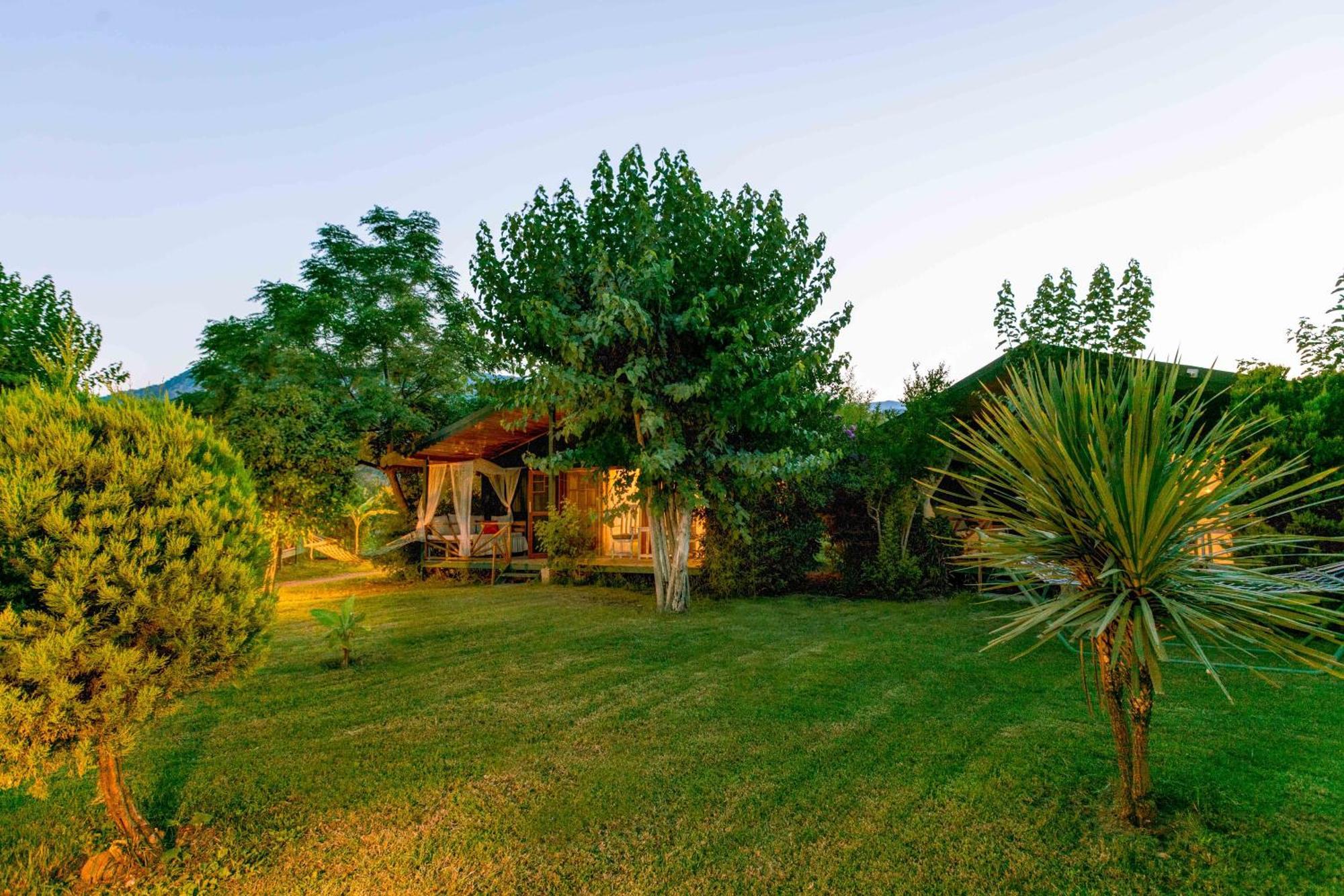 Etenna Beach Bungalows Чирали Экстерьер фото