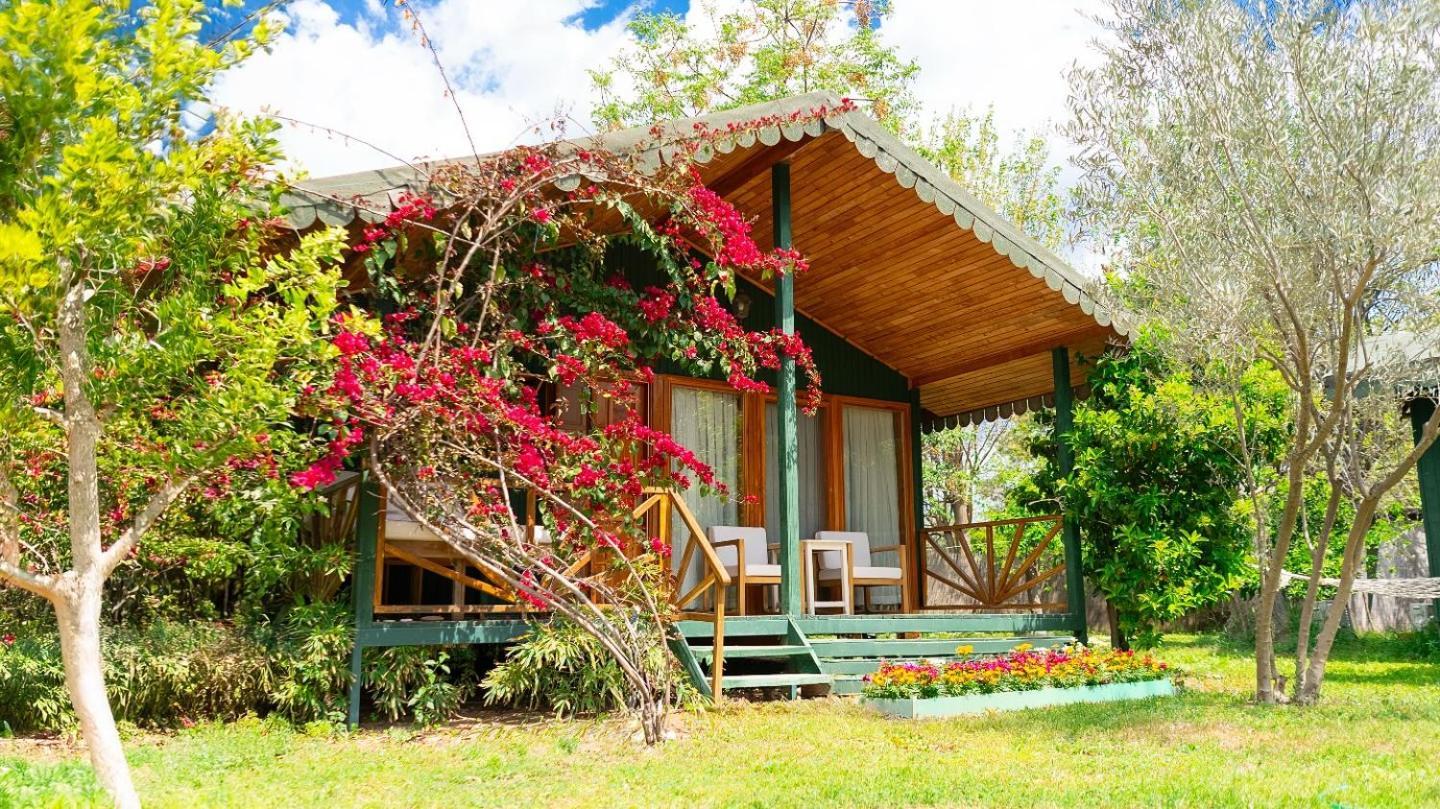 Etenna Beach Bungalows Чирали Экстерьер фото