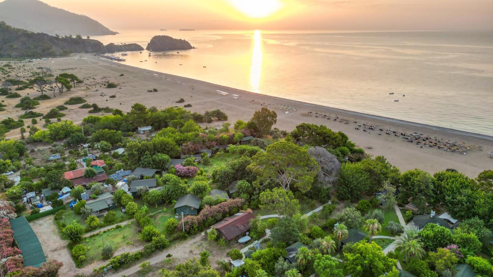 Etenna Beach Bungalows Чирали Экстерьер фото