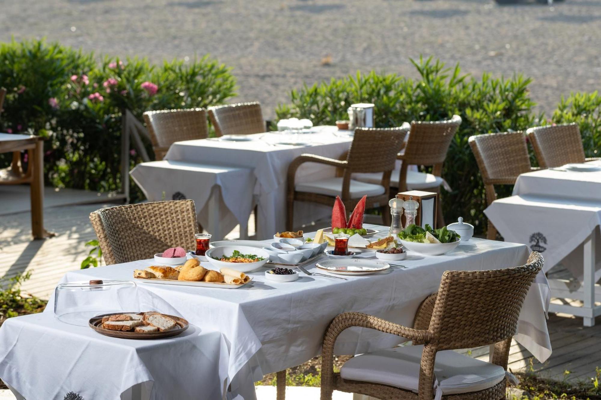 Etenna Beach Bungalows Чирали Экстерьер фото